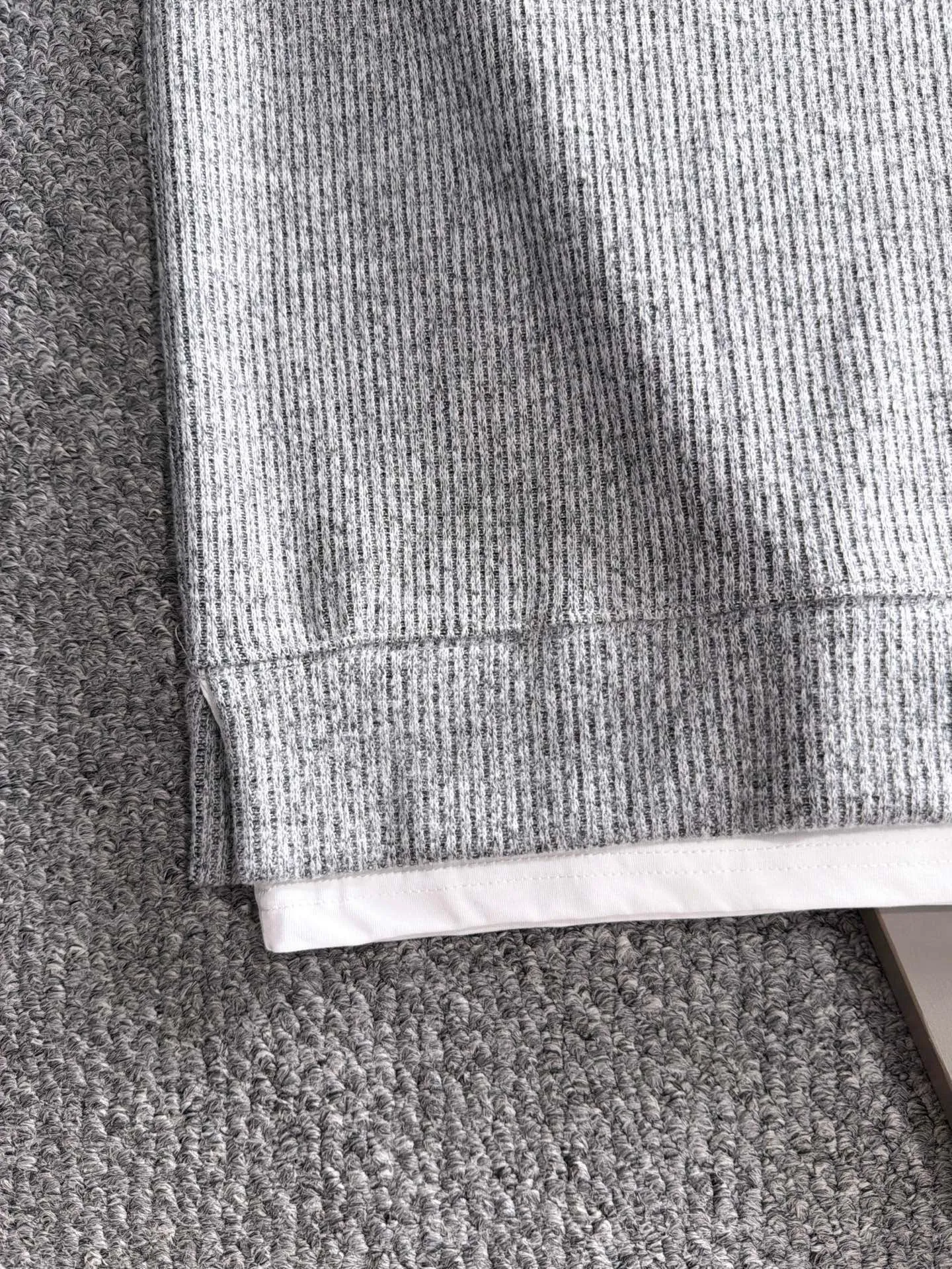 Paris Clover exclusively launches the 2026 autumn and winter New Arrival long-sleeved sweatshirts for men and women. Same Style. Many stars have the same style. Craftsmanship that ordinary small workshops cannot copy. No matter in terms of materials, detail restoration and craftsmanship, we are not afraid of any challenges, just to provide you with wonderful products. Compare the top Original versions at will. No expense is spared just to make it better. Unique imported fabric feel. Purely imported German machine production. Precision operation. Thousands of needles density. A complete set of New Arrival accessories with three standards can be customized simultaneously. Versatile upper body is fashionable, a perfect choice for autumn and winter, and a must-have item. Sizes table: M-3XL (please state your height and weight when placing an order)